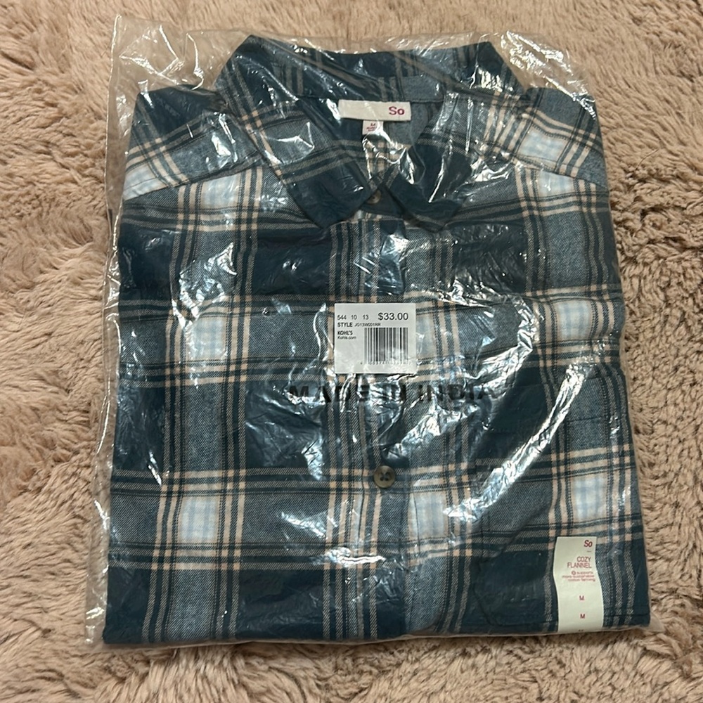 So Flannel. Size M.